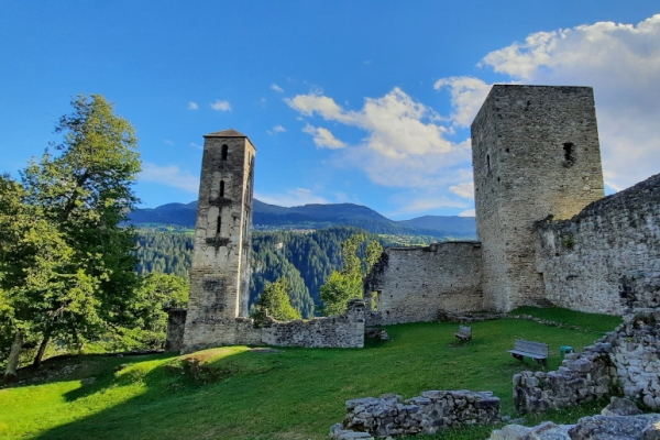 Burgenwanderung in der Surselva