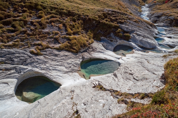 Zu den Strudeltöpfen auf der Alp Mora